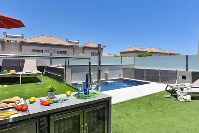 Image de Maison de vacances privée avec climatisation, Wifi, piscine privée, Tv, animaux admis, parking