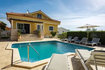 Image de Maison de vacances privée avec bain à remous, Wifi, climatisation, piscine privée, Tv, terrasse