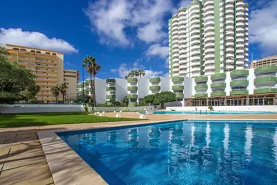 Image de Bel appartement pour 4 personnes avec Wifi, piscine, climatisation, Tv, balcon et parking