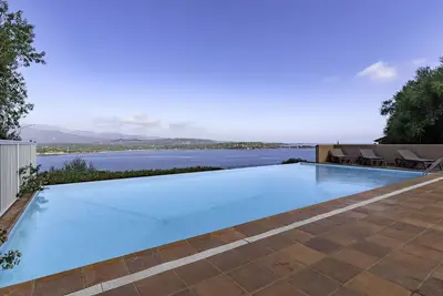 Image de Joli appartement pour 7 personnes avec Wifi, piscine, climatisation, Tv, terrasse et parking