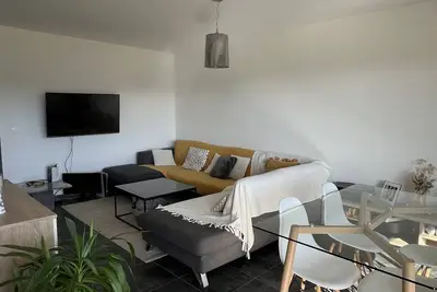 Image de Appartement avec terrasse idéalement situé à 10 min des plages