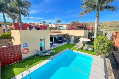 Magnifique maison de vacances privée avec Wifi, piscine privée, climatisation, Tv et animaux admis