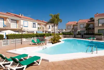 Image de Bel appartement avec piscine, Wifi, climatisation, Tv, terrasse et animaux admis