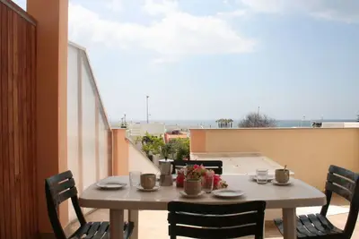 Image de Confortable appartement pour 4 personnes avec climatisation, patio, animaux admis et parking