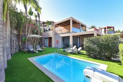 Image de Maison de vacances privée avec Wifi, piscine privée, climatisation, Tv, patio, parking