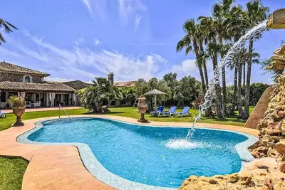 Image de Maison de vacances privée avec piscine privée, Wifi, climatisation, Tv, patio, vue panoramique