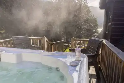 Image de Belle maison de vacances privée avec bain à remous, Wifi, Tv, balcon, vue panoramique et parking