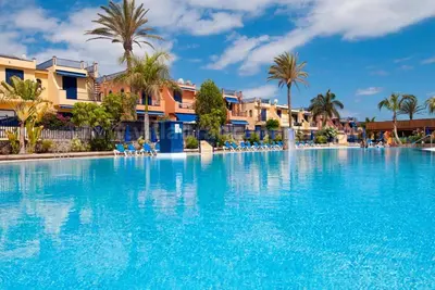 Image de Confortable appartement pour 4 personnes avec Wifi, climatisation, piscine, Tv et terrasse