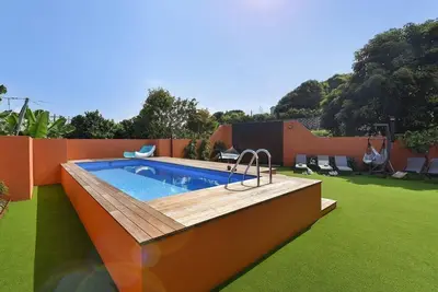 Image de Merveilleuse maison de vacances privée pour 10 personnes avec piscine privée, Wifi, Tv et patio