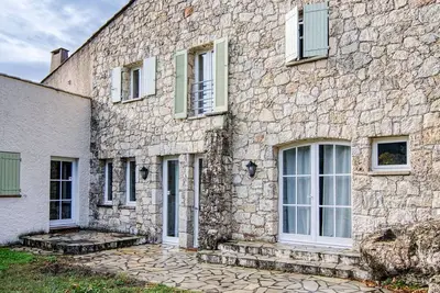 Image de Joli appartement dans une maison de vacances avec Wifi, climatisation, piscine, Tv et terrasse