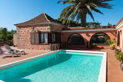 Image de Belle maison de vacances privée pour 10 personnes avec piscine privée et Tv