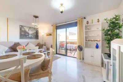 Image de Bel appartement pour 4 personnes avec Wifi, piscine, climatisation, Tv, balcon et parking
