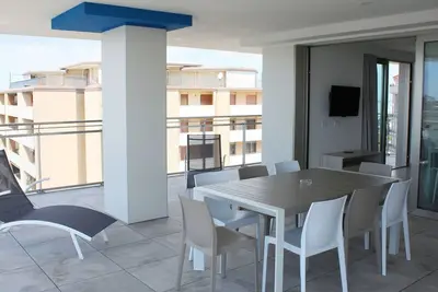 Image de Joli appartement pour 8 personnes avec Wifi, climatisation, Tv, balcon, animaux admis et parking