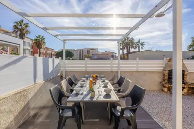 Image de Belle maison de vacances avec climatisation, Wifi, terrasse, animaux admis et parking