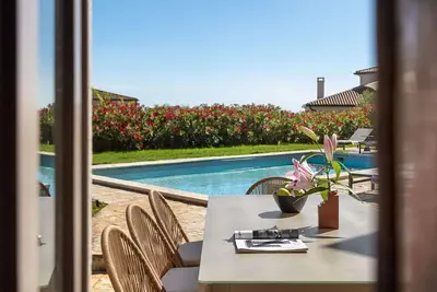 Image de Maison de vacances privée avec internet, piscine privée, climatisation, Tv, terrasse, parking