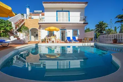Image de Belle maison de vacances privée avec piscine privée, climatisation, Wifi, Tv, patio et parking