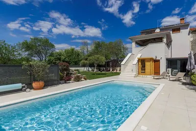 Image de Maison de vacances privée avec piscine privée, climatisation, Wifi, Tv, terrasse, parking