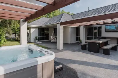 Image de Hidden Gem of Christchurch - Sleeps 13