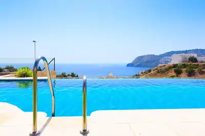 Image de Belle maison de vacances avec climatisation, Wifi, piscine, Tv, patio, vue panoramique et parking