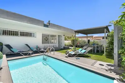 Image de Belle maison de vacances privée avec piscine privée, Wifi, climatisation, Tv, patio et parking