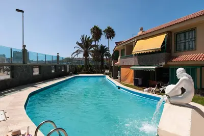 Image de Joli appartement pour 4 personnes avec Wifi, climatisation, piscine, Tv, terrasse et parking