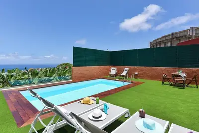 Image de Belle maison de vacances privée pour 6 personnes avec piscine privée et Tv