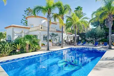 Image de Belle maison de vacances privée avec piscine privée, Wifi, climatisation, Tv, patio, parking