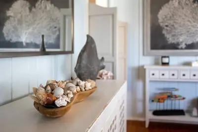 Image de Cozy beach cottage with pool and a minute walk to the beach\n