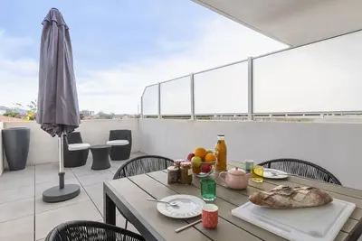 Image de Joli appartement pour 2 personnes avec climatisation, Wifi, piscine, Tv, terrasse et parking