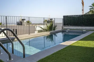 Image de Appartement dans une maison de vacances avec climatisation, piscine privée, Wifi, Tv, patio