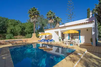 Image de Maison de vacances privée avec piscine privée, climatisation, Wifi, Tv, patio, parking