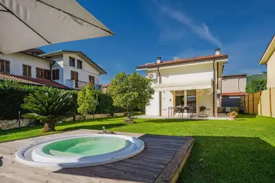 Image de Belle maison de vacances privée pour 4 personnes avec climatisation, Wifi, bain à remous
