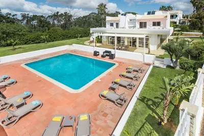 Maison de vacances privée avec piscine privée, bain à remous, Wifi, climatisation, Tv, patio
