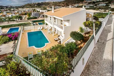 Image de Belle maison de vacances privée avec Wifi, piscine privée, climatisation, Tv, terrasse et parking