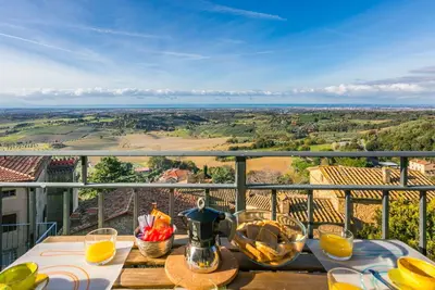 Image de Joli appartement avec Wifi, Tv, balcon, animaux admis, vue panoramique et parking
