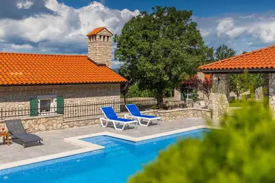 Image de Maison de vacances privée avec bain à remous, Wifi, climatisation, piscine privée, Tv, terrasse