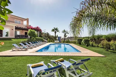 Image de Belle maison de vacances privée avec Wifi, piscine privée, climatisation, Tv, patio, parking