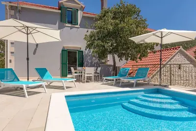 Image de Belle maison de vacances privée avec climatisation, piscine privée, Wifi, Tv, terrasse et parking