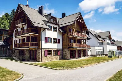 Image de Joli appartement avec piscine, Wifi, Tv, balcon, animaux admis, vue panoramique et parking