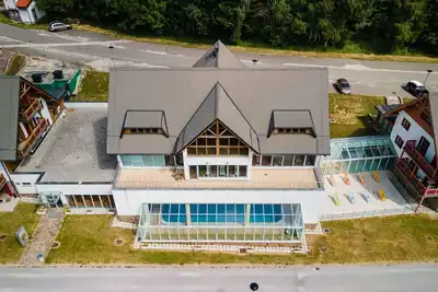 Image de Joli appartement avec piscine, Wifi, Tv, balcon, animaux admis, vue panoramique et parking