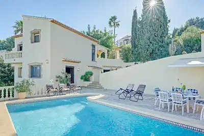 Image de Merveilleuse maison de vacances privée avec Wifi, piscine privée, Tv, patio et parking