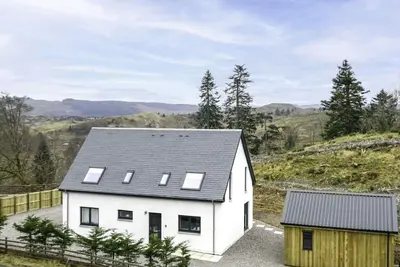 Merveilleuse maison de vacances privée avec Wifi, bain à remous, Tv, patio et animaux admis