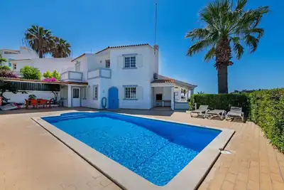 Image de Belle maison de vacances privée avec piscine privée, climatisation, Wifi, Tv, terrasse, parking