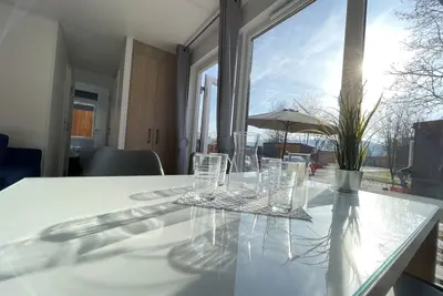 Image de Confortable appartement dans une maison de vacances avec Wifi, Tv, terrasse et parking