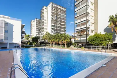 Confortable appartement pour 4 personnes avec piscine, Tv, balcon et parking