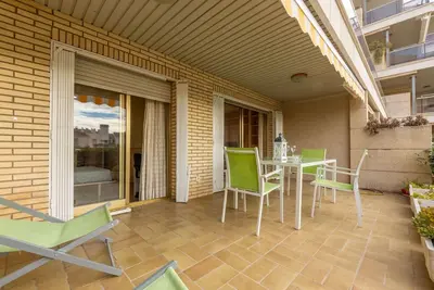 Image de Joli appartement pour 8 personnes avec piscine, Wifi, terrasse et parking