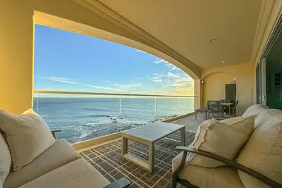 Modern-LasOlasCondo-Pools&Jacuzzis-6thFLR-Rosarito