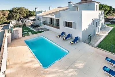 Image de Maison de vacances privée avec piscine privée, Wifi, climatisation, Tv, terrasse, parking