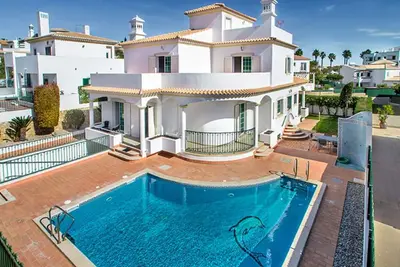 Belle maison de vacances privée avec climatisation, Wifi, piscine privée, Tv, patio et parking