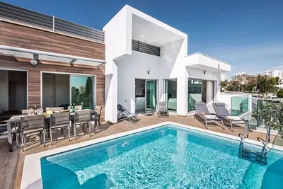 Image de Appartement dans une maison de vacances avec piscine privée, Wifi, climatisation, Tv, terrasse